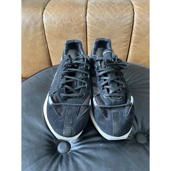 Athletic_Shoes